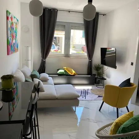 Apartman Una *